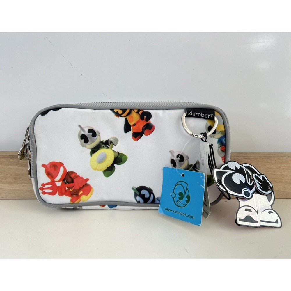 NWT Kidrobot Kidgrid Zip Wallet / Style 9000‎ Multicolor